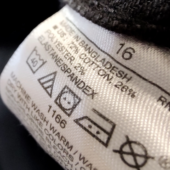 Old Navy Boyfriend Denim Shorts - Picture 6 of 6